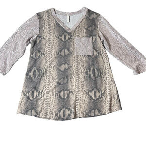 Now N Forever Top Women Small Multicolor Snakeskin Sequins V Neck 3/4 Sleeve NEW